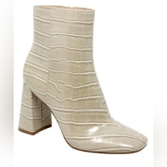 NWT Teigan Womens Faux Leather Ankle Boots - Picture 1 of 4